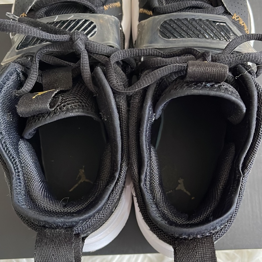 Jordan Kids Why Not Zero.3 Black/White/Gold Sneakers Size 6.5Y - Picture 8 of 12